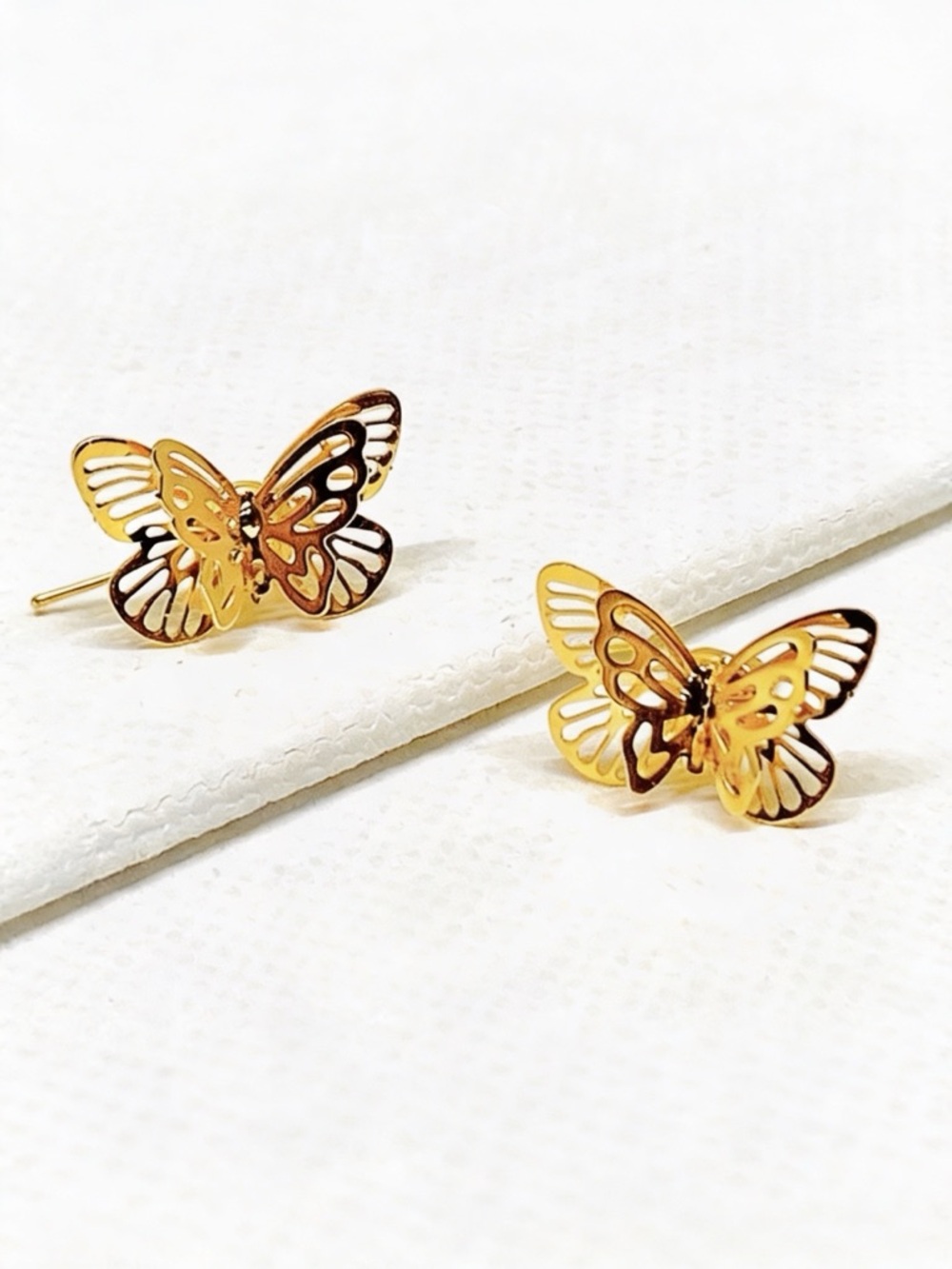 🍒3/$30 New Gold 3D Butterfly Earrings
